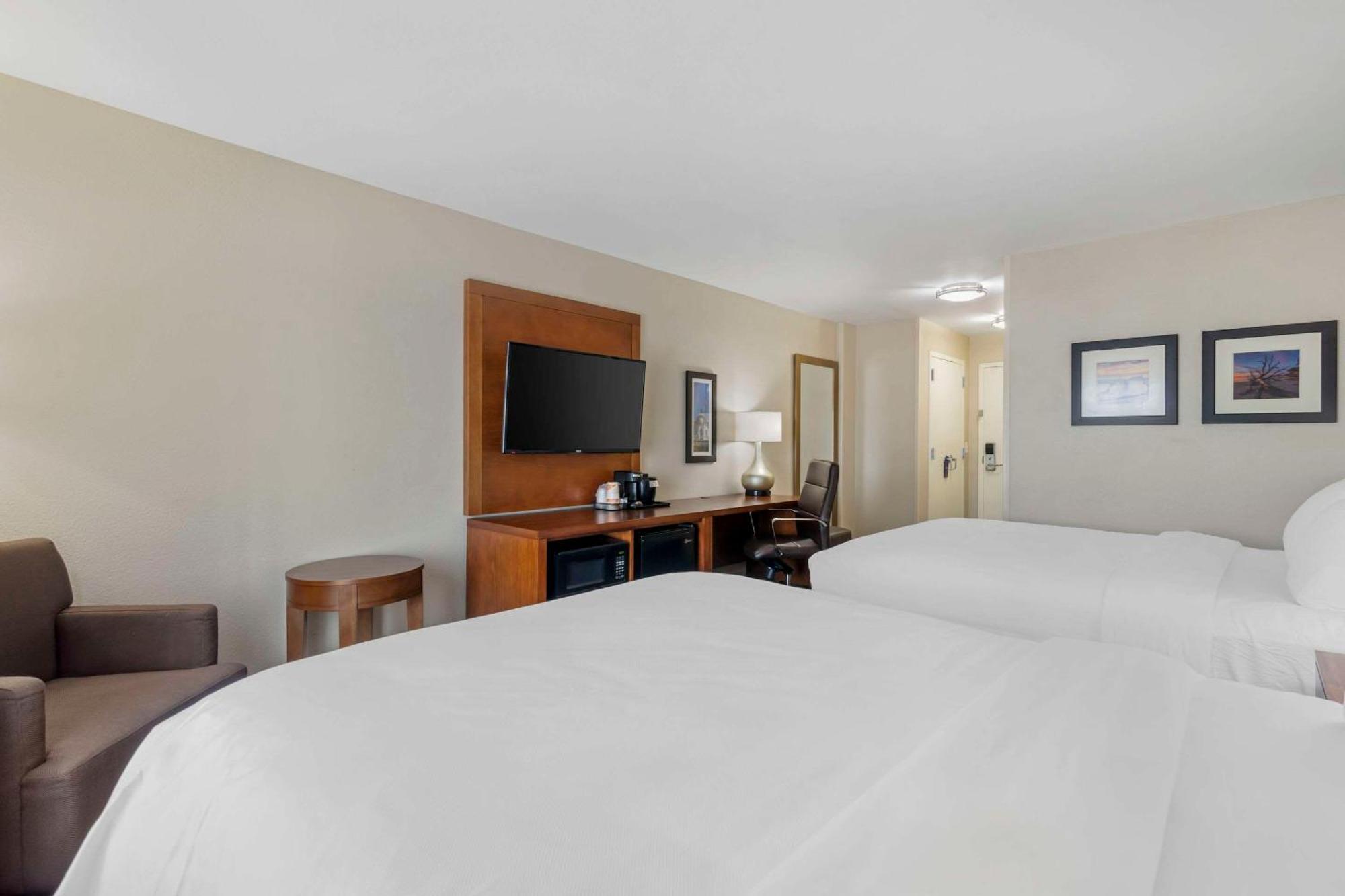 Comfort Inn & Suites 브런즈윅 외부 사진