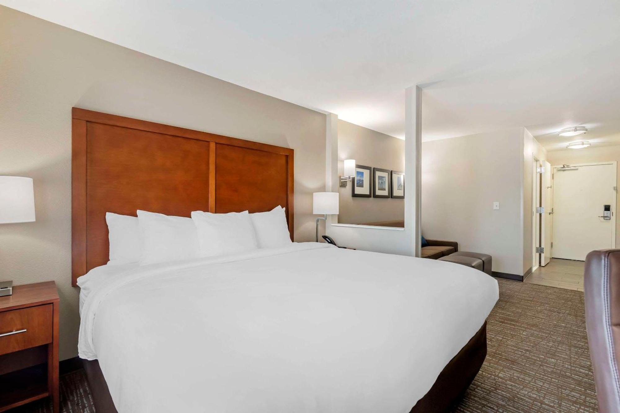 Comfort Inn & Suites 브런즈윅 외부 사진