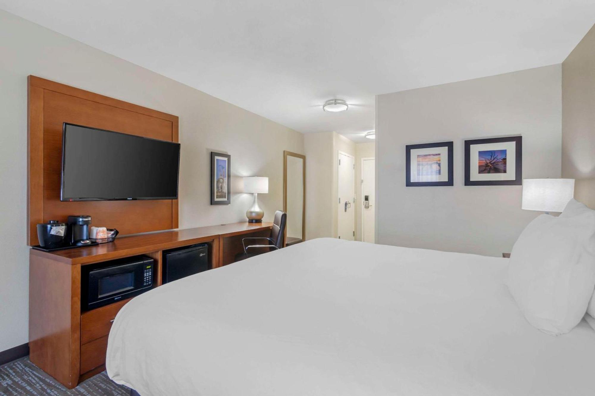 Comfort Inn & Suites 브런즈윅 외부 사진