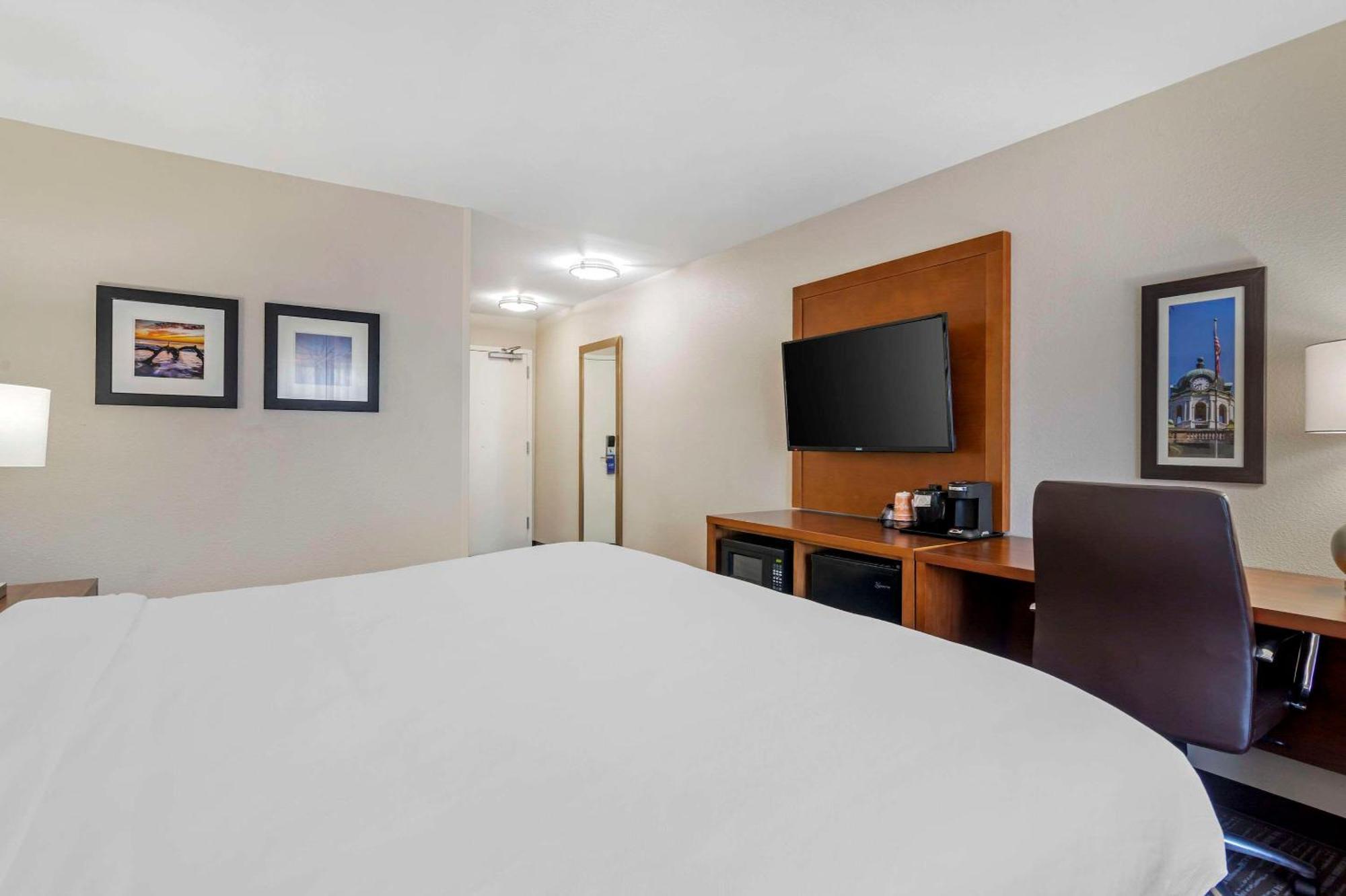 Comfort Inn & Suites 브런즈윅 외부 사진